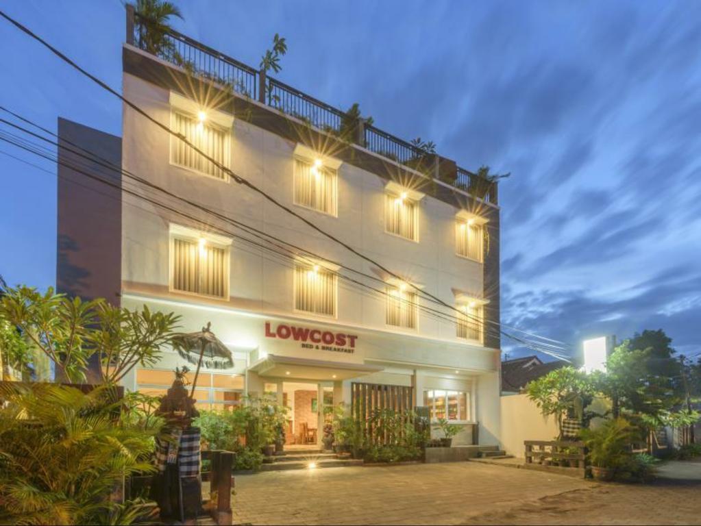 Lowcost Bed & Breakfast Jimbaran  Bagian luar foto