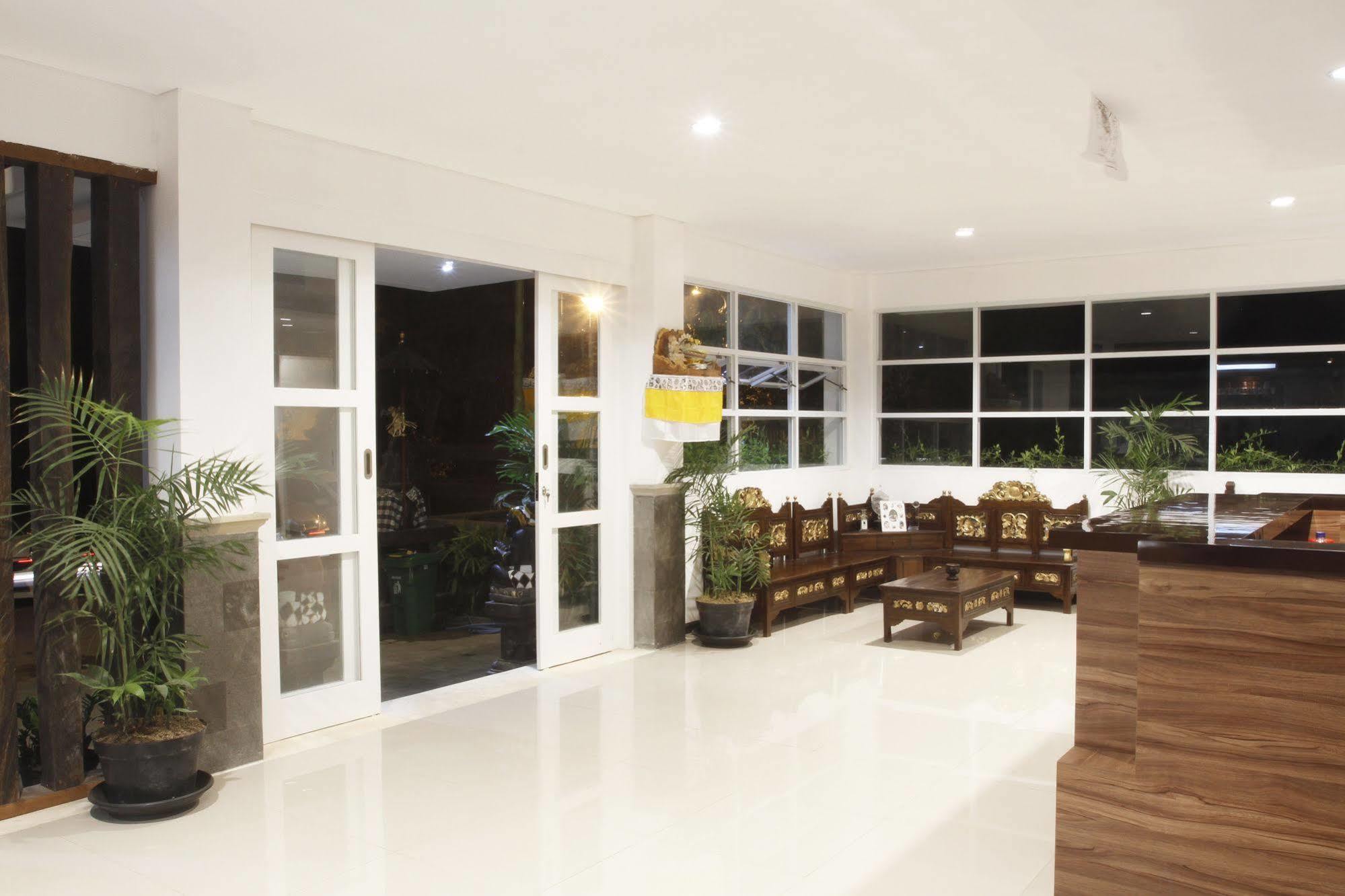 Lowcost Bed & Breakfast Jimbaran  Bagian luar foto