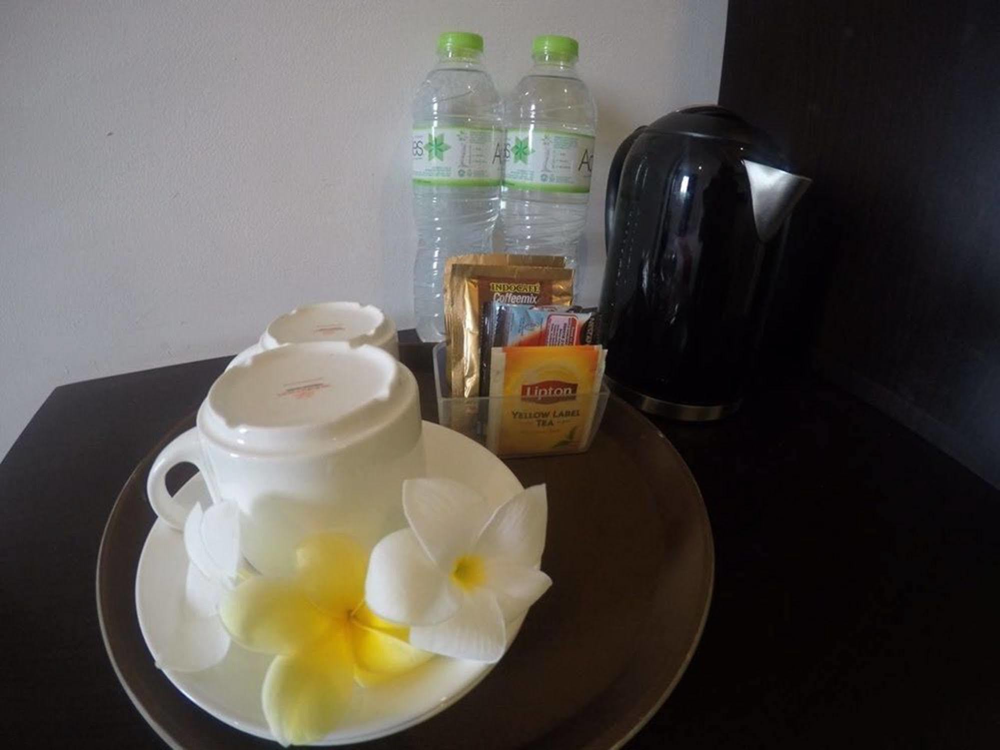 Lowcost Bed & Breakfast Jimbaran  Bagian luar foto