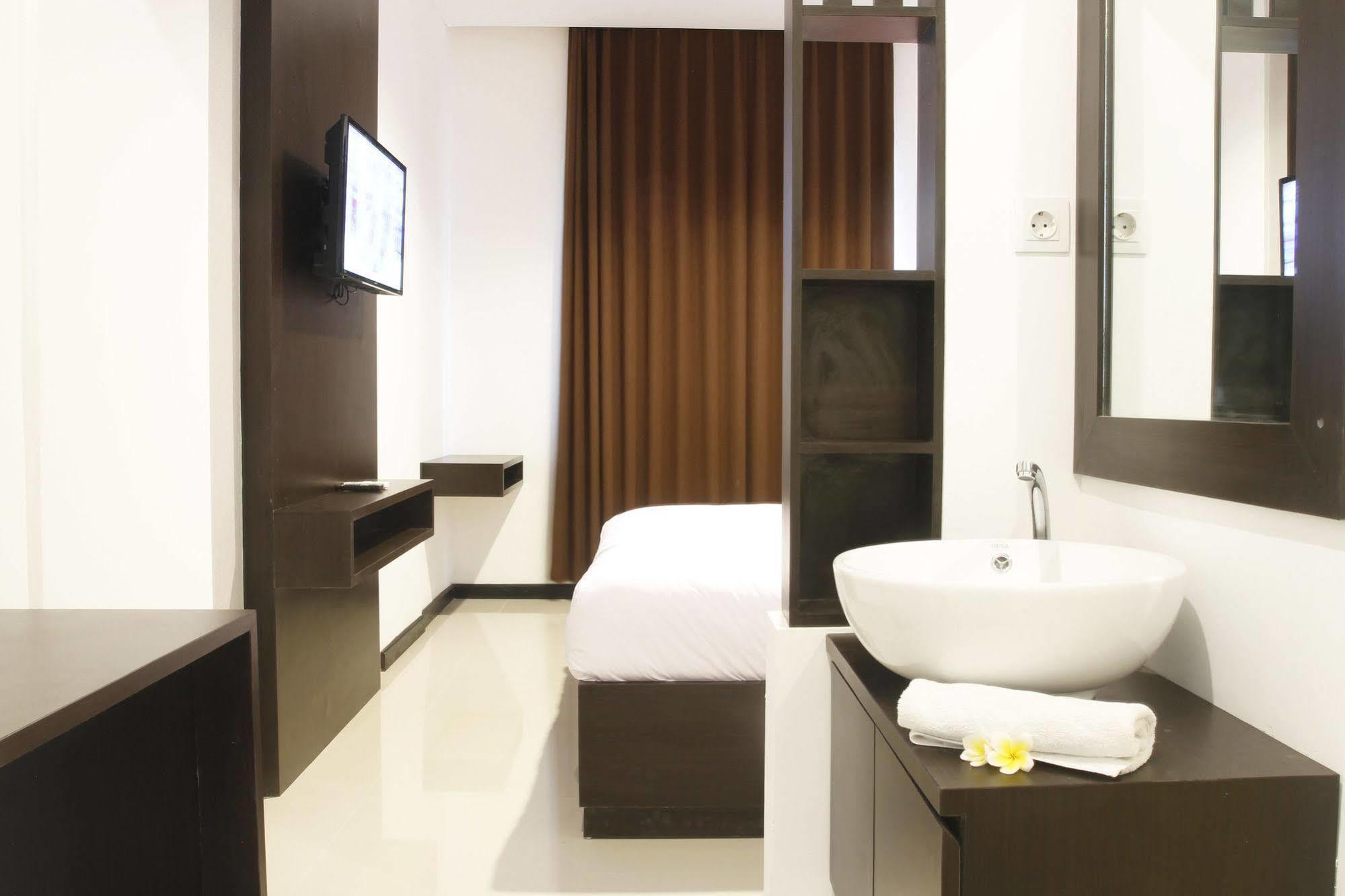 Lowcost Bed & Breakfast Jimbaran  Bagian luar foto