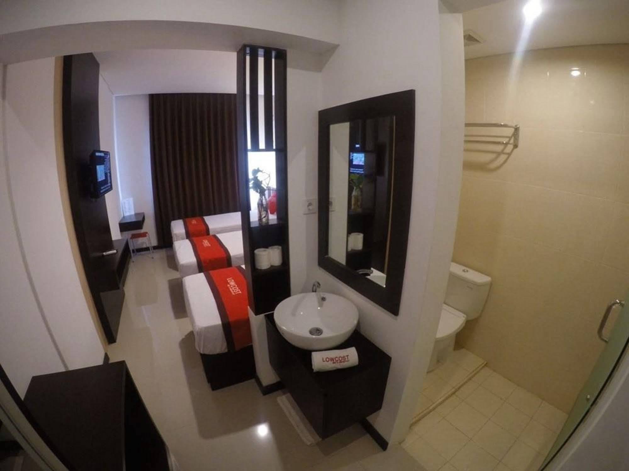 Lowcost Bed & Breakfast Jimbaran  Bagian luar foto