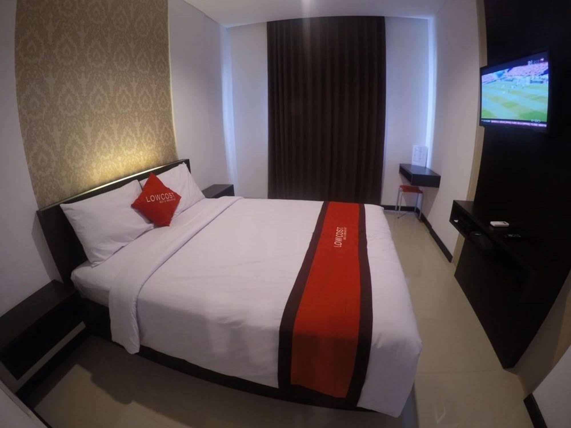 Lowcost Bed & Breakfast Jimbaran  Bagian luar foto