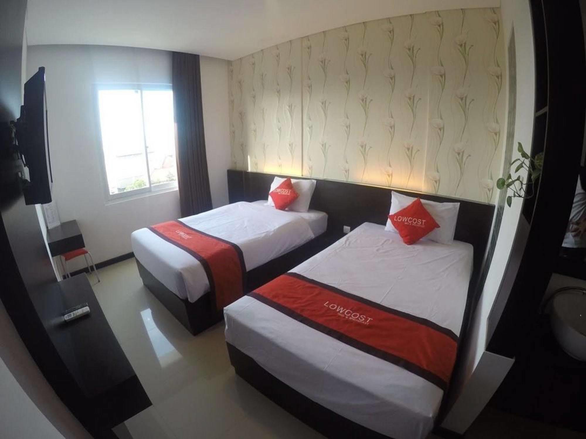 Lowcost Bed & Breakfast Jimbaran  Bagian luar foto