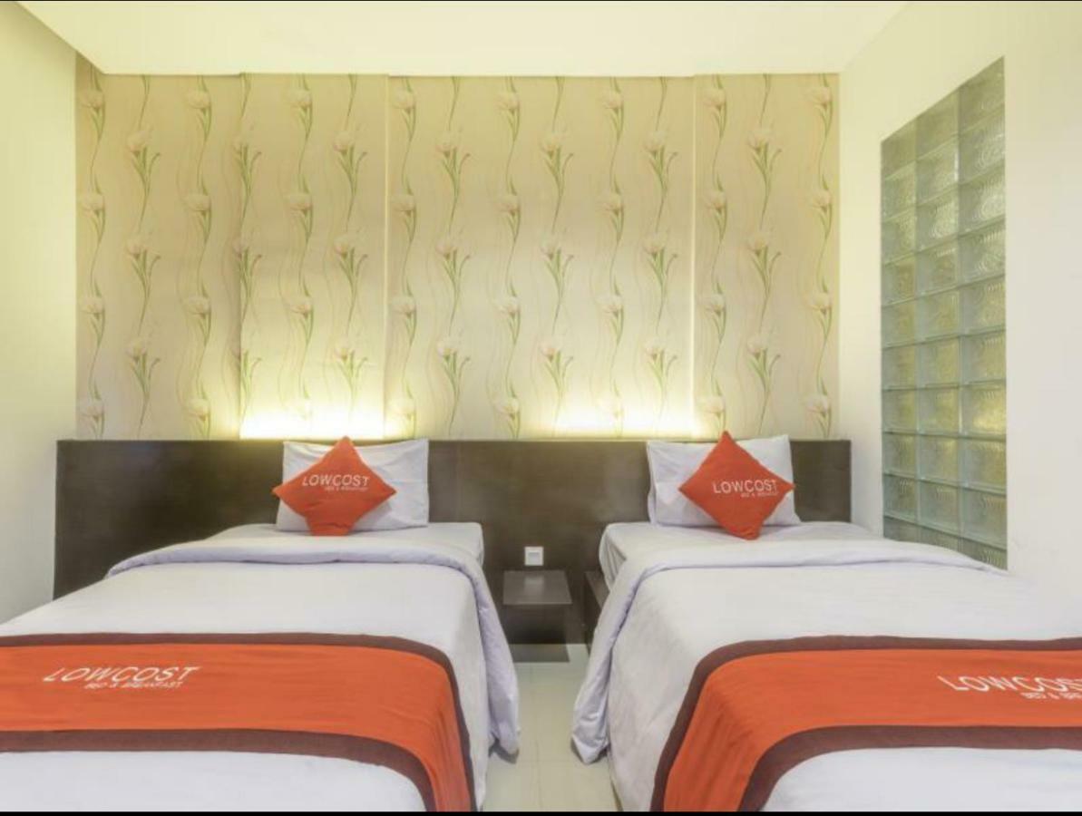 Lowcost Bed & Breakfast Jimbaran  Bagian luar foto